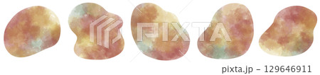 ゆるい形の紅葉色の水彩素材セット 129646911