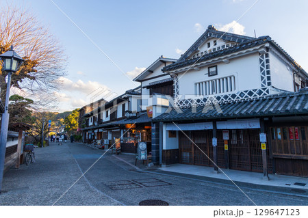 冬の岡山県倉敷市　倉敷美観地区 129647123