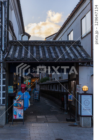 冬の岡山県倉敷市　倉敷美観地区　デニムストリート 129647134