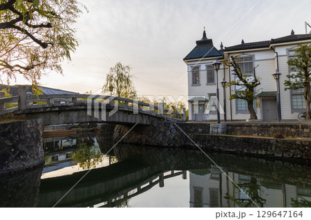 冬の岡山県倉敷市 朝の倉敷美観地区 冬の岡山県倉敷市 朝の倉敷美観地区 129647164