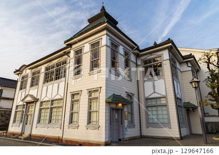 冬の岡山県倉敷市　朝の倉敷美観地区 129647166