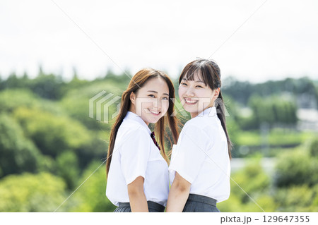 女子高生のポートレート 129647355