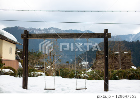 京都美山かやぶきの里雪景色 京都美山かやぶきの里雪景色 129647555