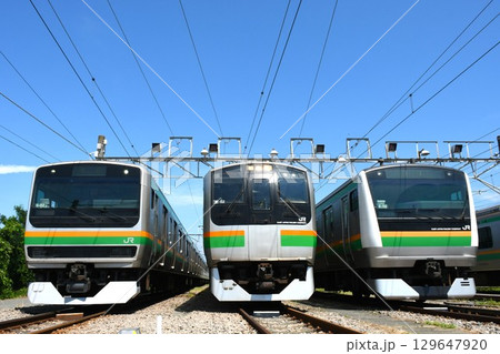 車両基地で並ぶ東海道線の車両(E231系・E217系・E233系3000番台) 車両基地で並ぶ東海道線の車両(E231系・E217系・E233系3000番台) 129647920
