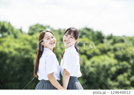 女子高生のポートレート 129648012