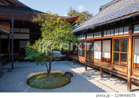 Japanese rock garden by wooden terrace of Kenninji Temple, Kyoto Japanese rock garden by wooden terrace of Kenninji Temple, Kyoto 129648070