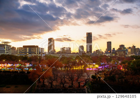 light up Nishinomaru Garden of Osaka Castle at sunset in autumn 129648105
