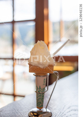 京都美山かやぶきの里　カフェ美卵ミルクジェラート 129648136