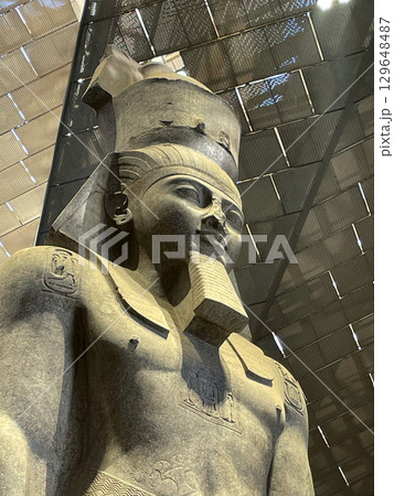 ギザ・大エジプト博物館　ラムセス2世像 129648487