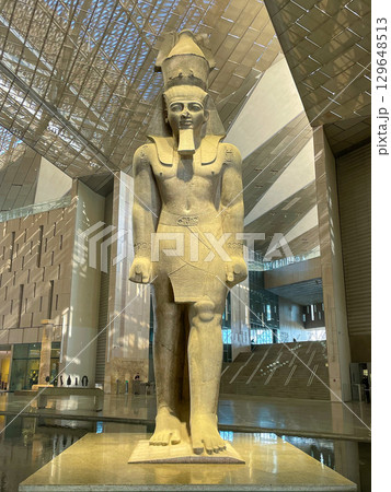 ギザ・大エジプト博物館　ラムセス2世像 129648513