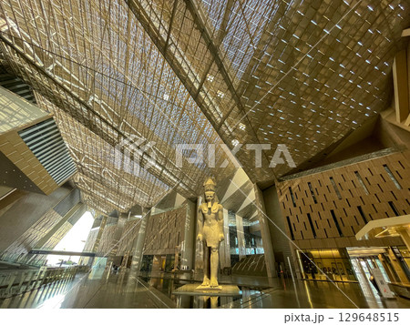 ギザ・大エジプト博物館　ラムセス2世像 129648515