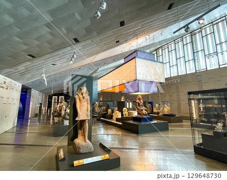 ギザ・大エジプト博物館　展示室 129648730