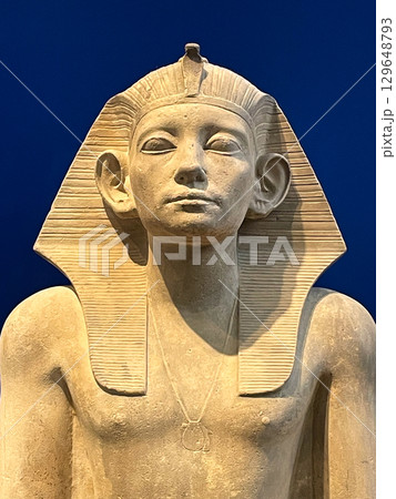 ギザ・大エジプト博物館　アメンエムハト3世像 129648793