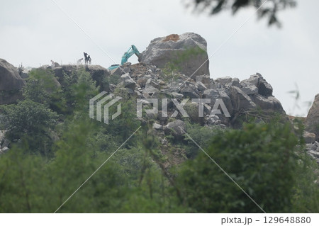 Crane working at Construction site 129648880