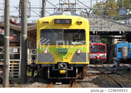 流山駅を発車する 流鉄2000形 「なの花」 129648953