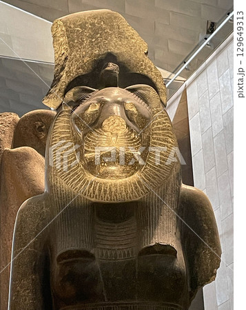 ギザ・大エジプト博物館　ラムセス2世、プタハ、セクメト像 129649313