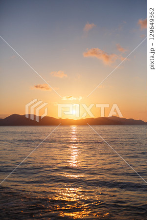 京丹後　夕日ヶ浦の夕焼け 129649362