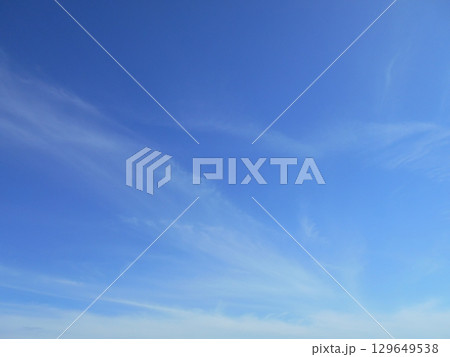 青空にかかる薄い雲 129649538