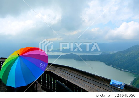 三方五湖山頂公園の天空テラスからの眺め 129649950