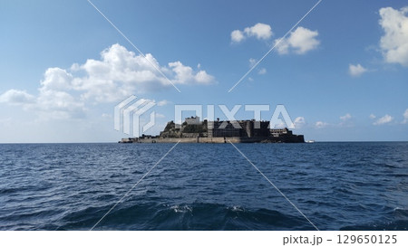 船から見た軍艦島 船から見た軍艦島 129650125