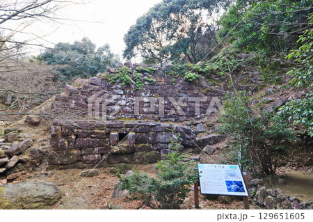 行橋市の国指定史跡古代山城の御所ヶ谷神籠石中門跡 129651605
