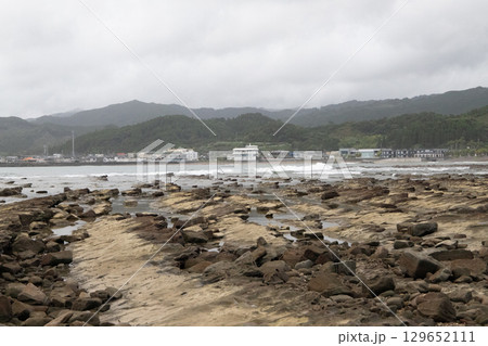 海岸線を走る列車 129652111