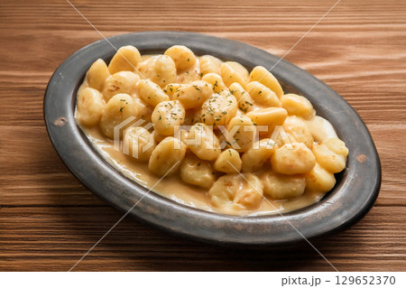 ニョッキ　イタリアのじゃがいもパスタ　Italian home cooked  gnocchi  129652370
