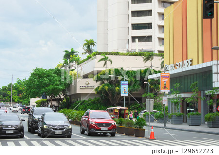 躍動するフィリピン - マニラ・マカティの中心街（アヤラ・センター） 　都市景観（2025年6月） 129652723