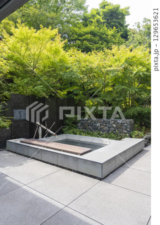 【縦写真】湯河原惣湯の足湯 129653621