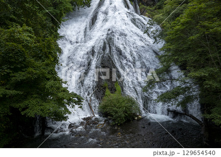夏の奥日光　湯滝の風景 129654540