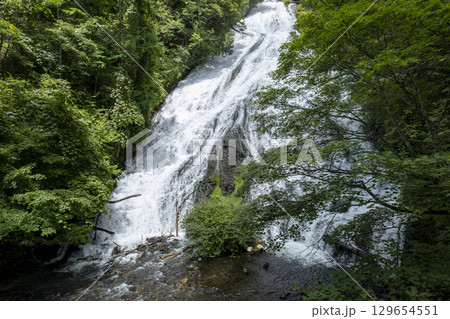 夏の奥日光　湯滝の風景 129654551