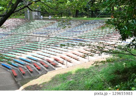 公園内のイベントステージ_01 公園内のイベントステージ_01 129655983