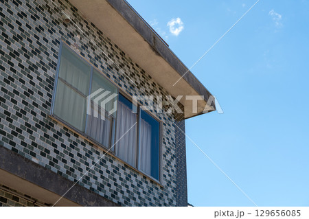 タイル張りの外壁 129656085