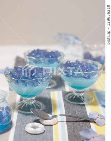 夏のスイーツ　バタフライピーで作る紫陽花ゼリー 129656219