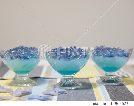 夏のスイーツ バタフライピーで作る紫陽花ゼリー 夏のスイーツ バタフライピーで作る紫陽花ゼリー 129656220