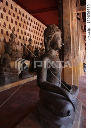 ワット・シーサケートの回廊 129656450