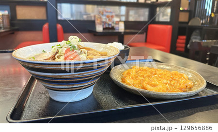 飲食店のメニュー(チェーン店の冷やしラーメンとエビチリ) 飲食店のメニュー(チェーン店の冷やしラーメンとエビチリ) 129656886