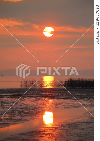荒尾市　海岸　夕暮れ、 129657093