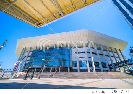 日本の横浜都市景観 みなとみらいのKアリーナなどを望む＝23日 129657176