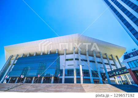 日本の横浜都市景観 みなとみらいのKアリーナなどを望む=23日 日本の横浜都市景観 みなとみらいのKアリーナなどを望む=23日 129657192