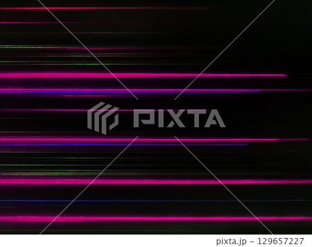 ピンク色などの細い光線が直線的にたくさん並んだ黒バックの背景画像a 129657227