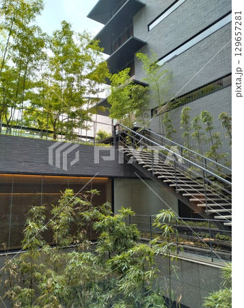モダンな建築物 デザイン優先の建物 モダンな建築物 デザイン優先の建物 129657281