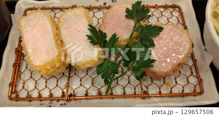 美味しい豚カツ定食 129657506