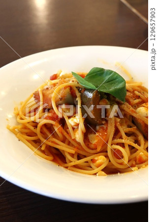 八景島シーパラダイスでたべる「なすとモッツァレラのトマトソースパスタ」 129657903