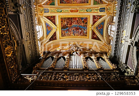 イタリア・ジェノヴァのジェズ・エ・ディ・サンティ・アンブロージョ・エ・アンドレア教会 129658353