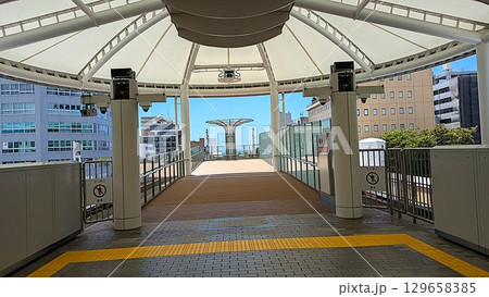 大阪メトロ中央線の大阪港駅の展望デッキ 129658385