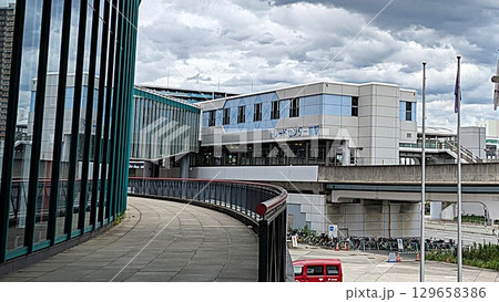 大阪ニュートラムのトレードセンター前駅の外観 129658386