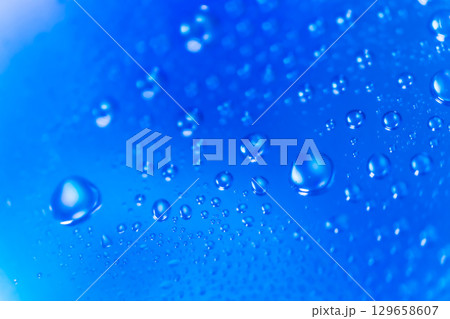 水滴・センチメンタル 背景素材 129658607