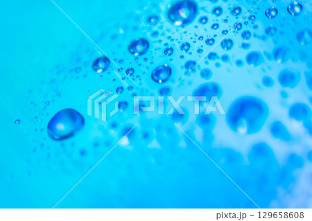 水滴・センチメンタル 背景素材 129658608