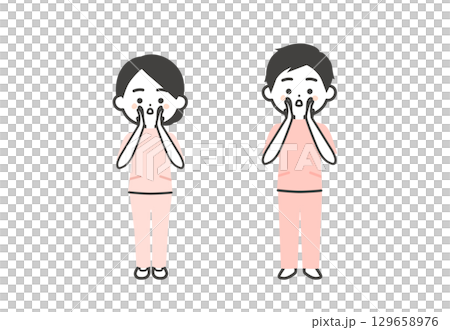 両手を口に添えて呼ぶケーシー姿の3頭身男女イラスト 129658976